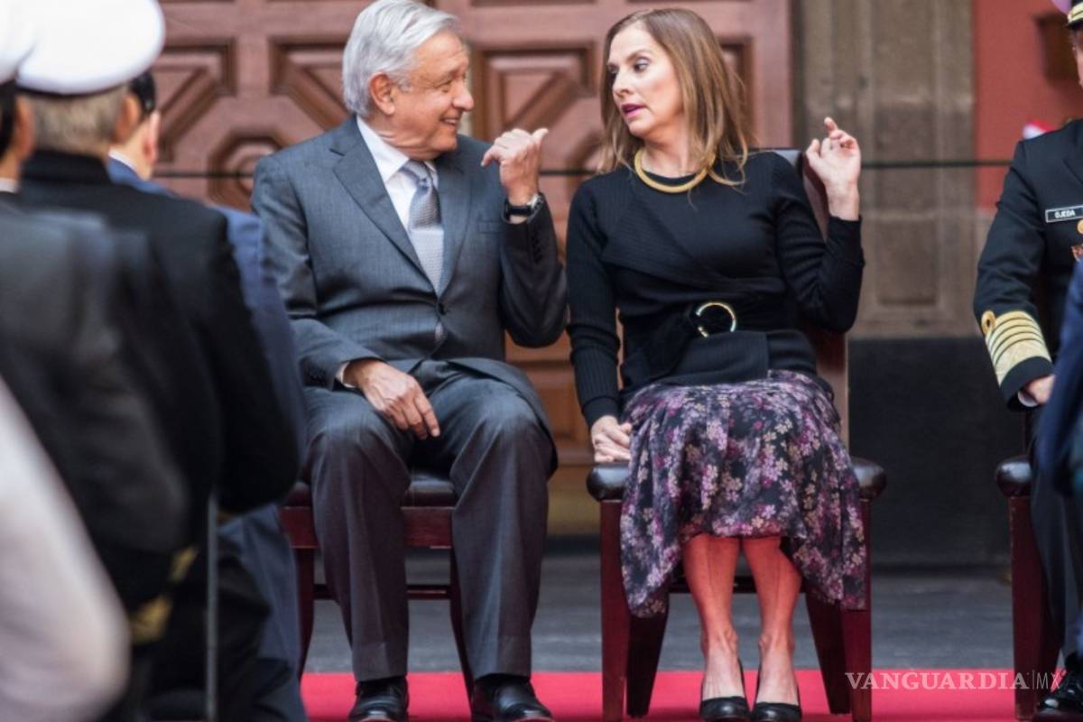 AMLO y Gutiérrez Müller pide a Twitter 'entrar de lleno a la transparencia'