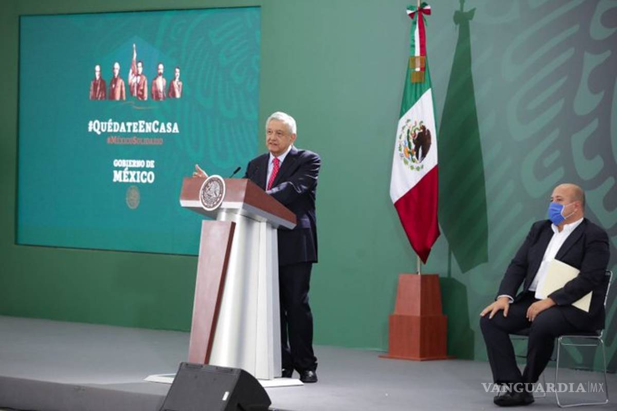 AMLO gasta menos en publicidad, pero sigue siendo opaco y premia a medios cercanos