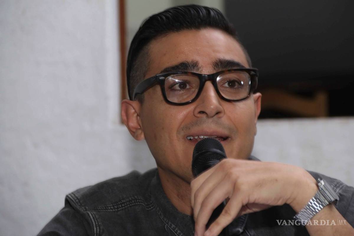 Promueve Tryno Maldonado su libro “Temporada de caza para el león negro”