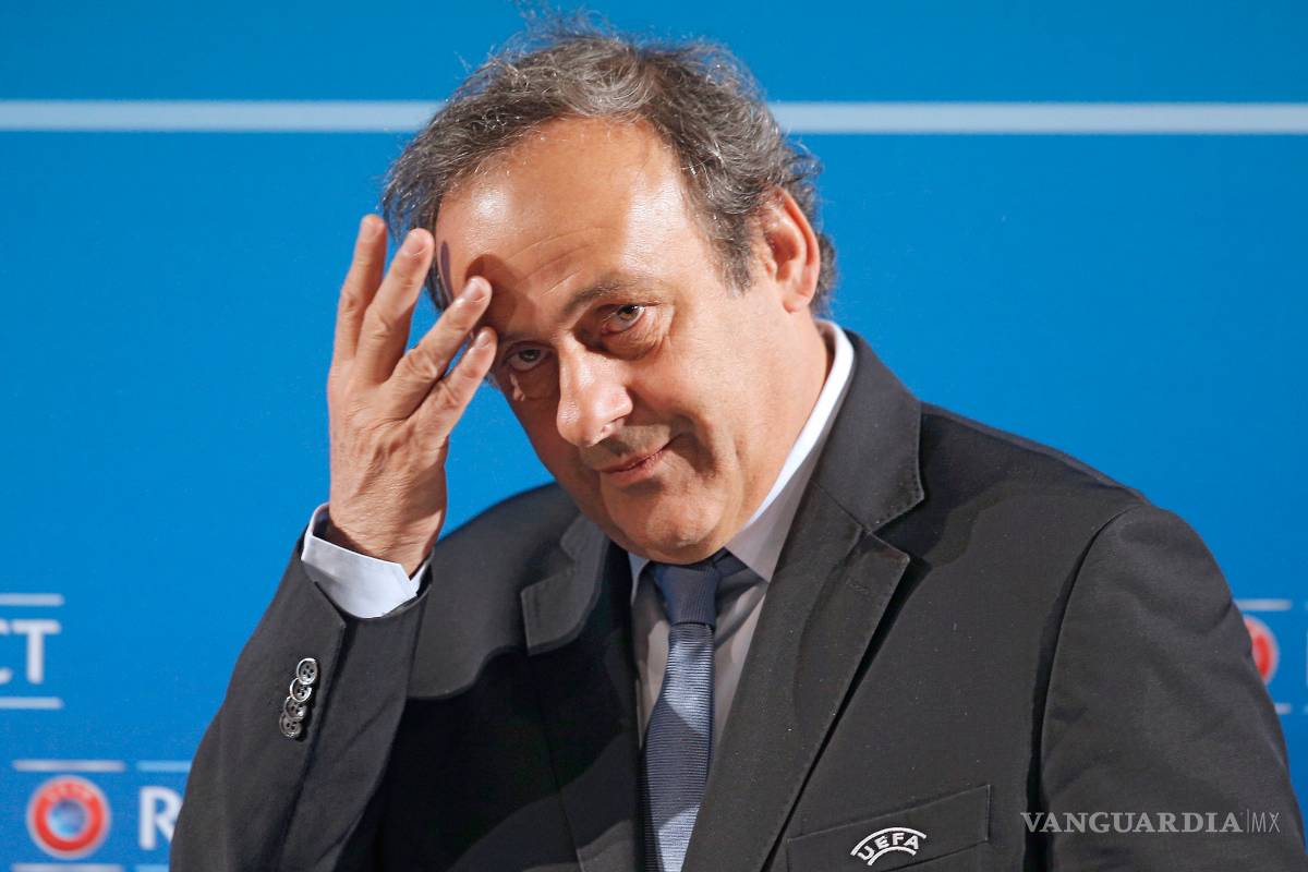 Michel Platini la libra, deja de ser investigado por pago sospechoso a Blatter