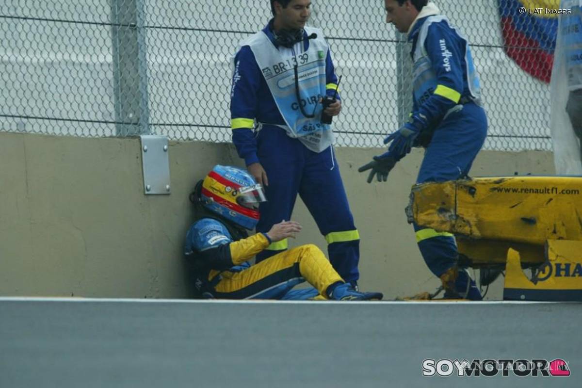 El día en que Fernando Alonso celebró podio de tercero en GP de Brasil 2003 en el hospital