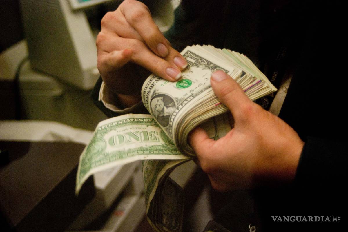 Peso mexicano se hunde, el dólar continúa en su máximo histórico de 20.10