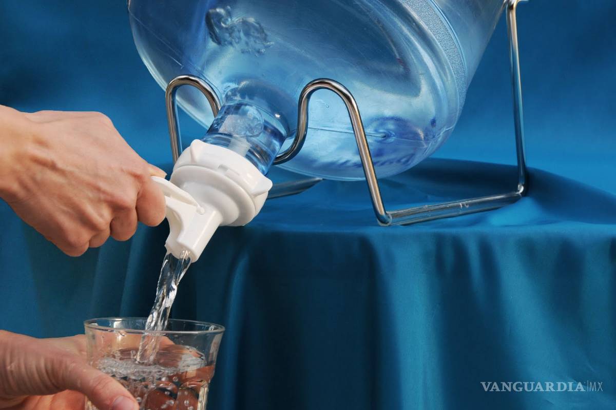 Hallan materia fecal en purificadoras de agua del DF