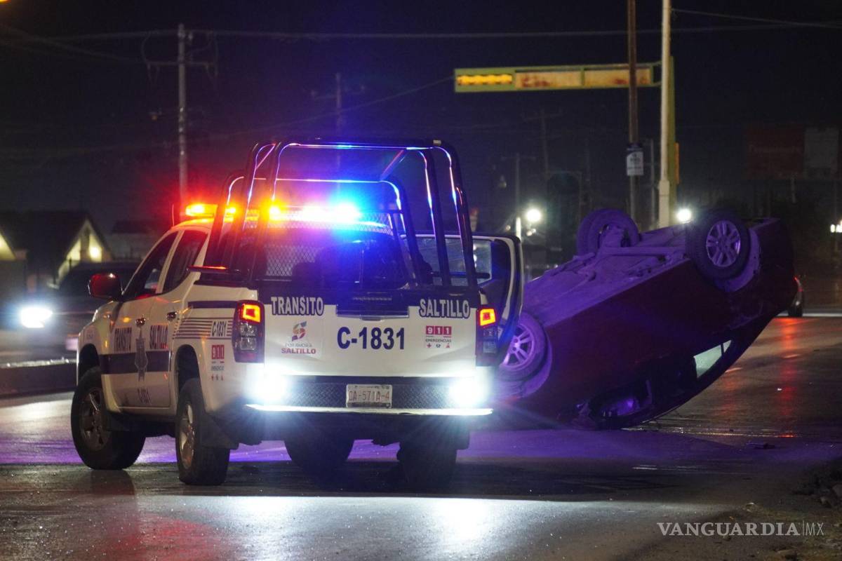 $!Testigos relataron que el conductor abandonó el sitio antes de la llegada de las autoridades.