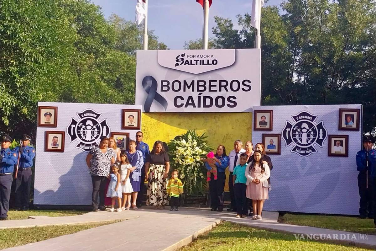 Homenaje a héroes de Saltillo: recuerdan a bomberos caídos en cumplimiento de su deber