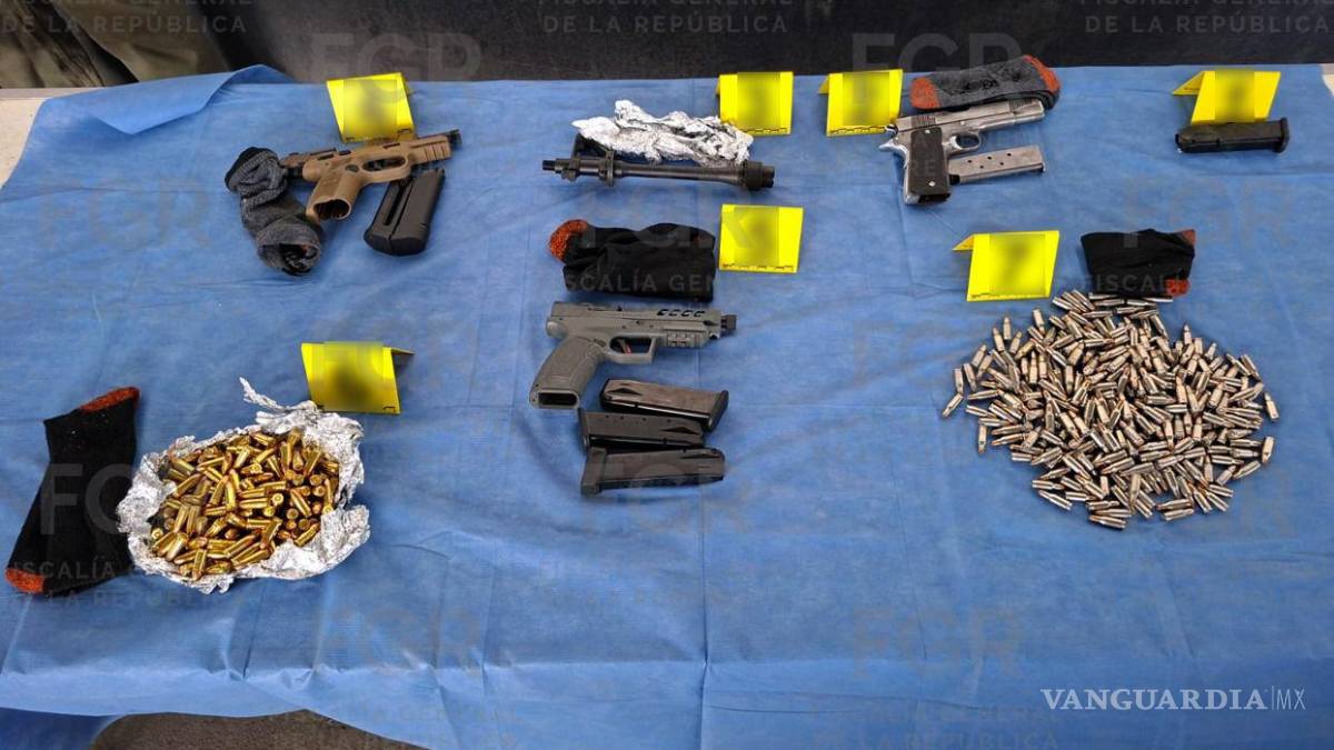 Vinculan a proceso a dos por portación de armas de fuego y delitos contra la salud, en Nuevo León