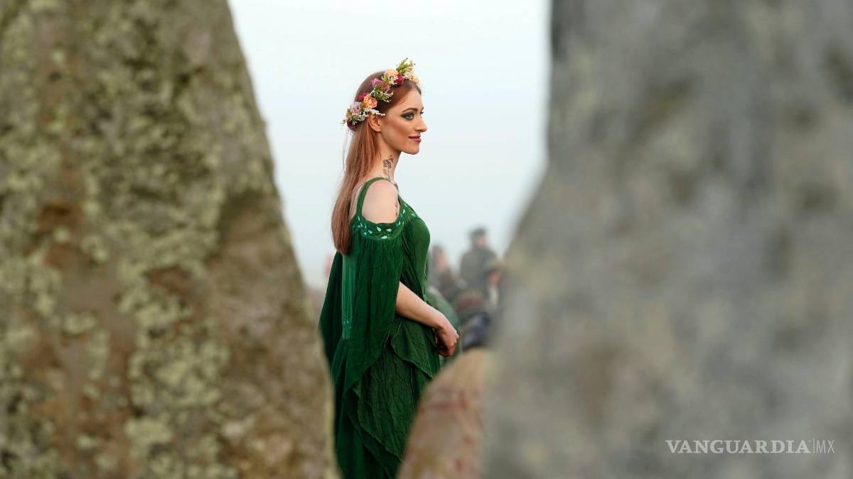 Así celebran miles de personas el Solsticio de Verano en Stonehenge (fotos)