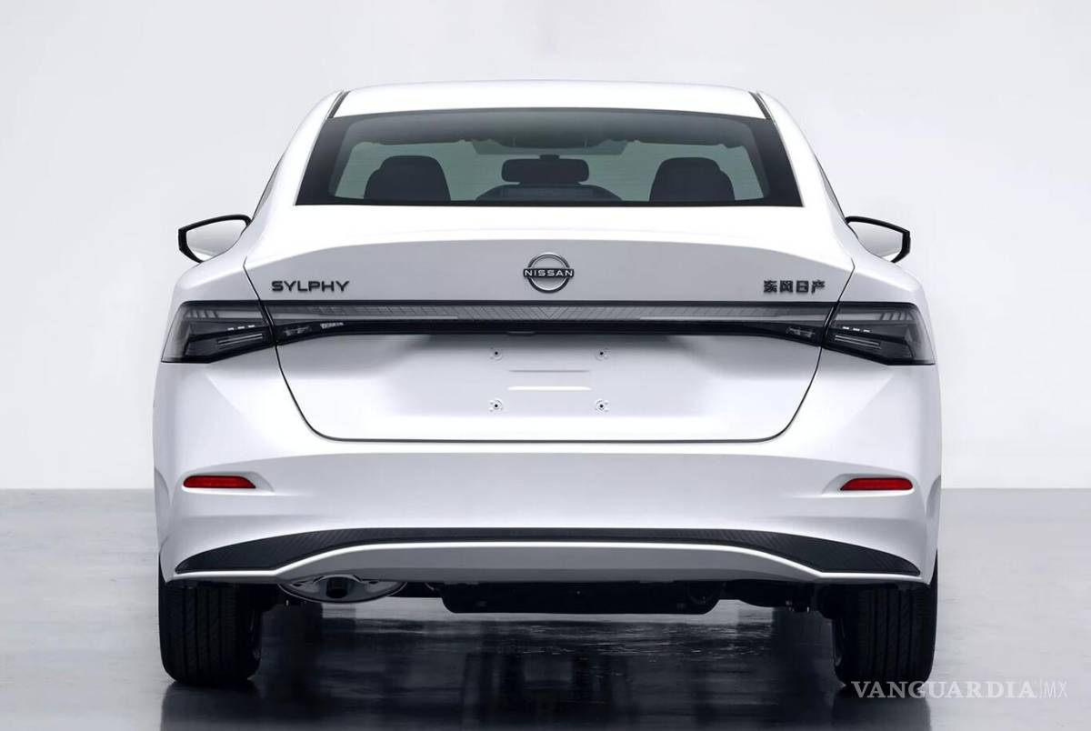 $!El Sentra 2026 muestra una silueta más estilizada y detalles vanguardistas, confirmando el salto estético y tecnológico con el que Nissan busca fortalecer su sedán estrella.