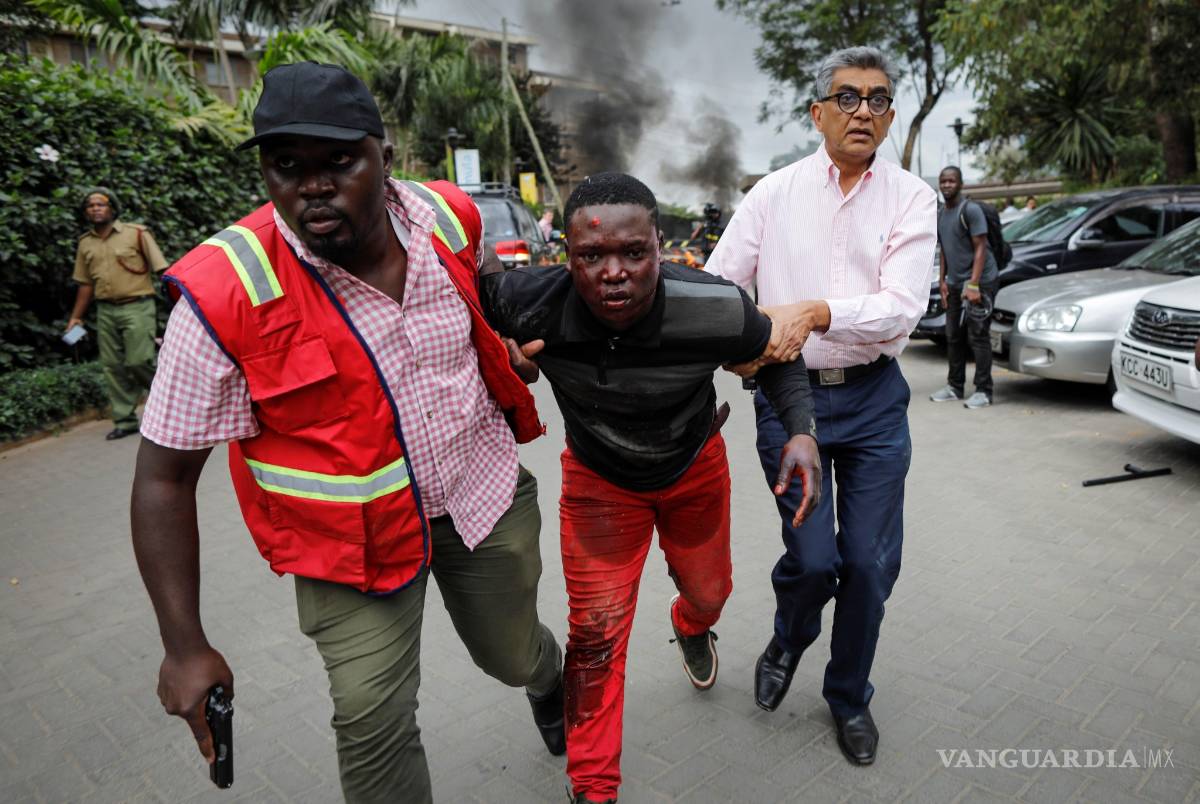 $!Turistas de un hotel en Nairobi corren por sus vidas tras ataque terrorista (fotogalería)