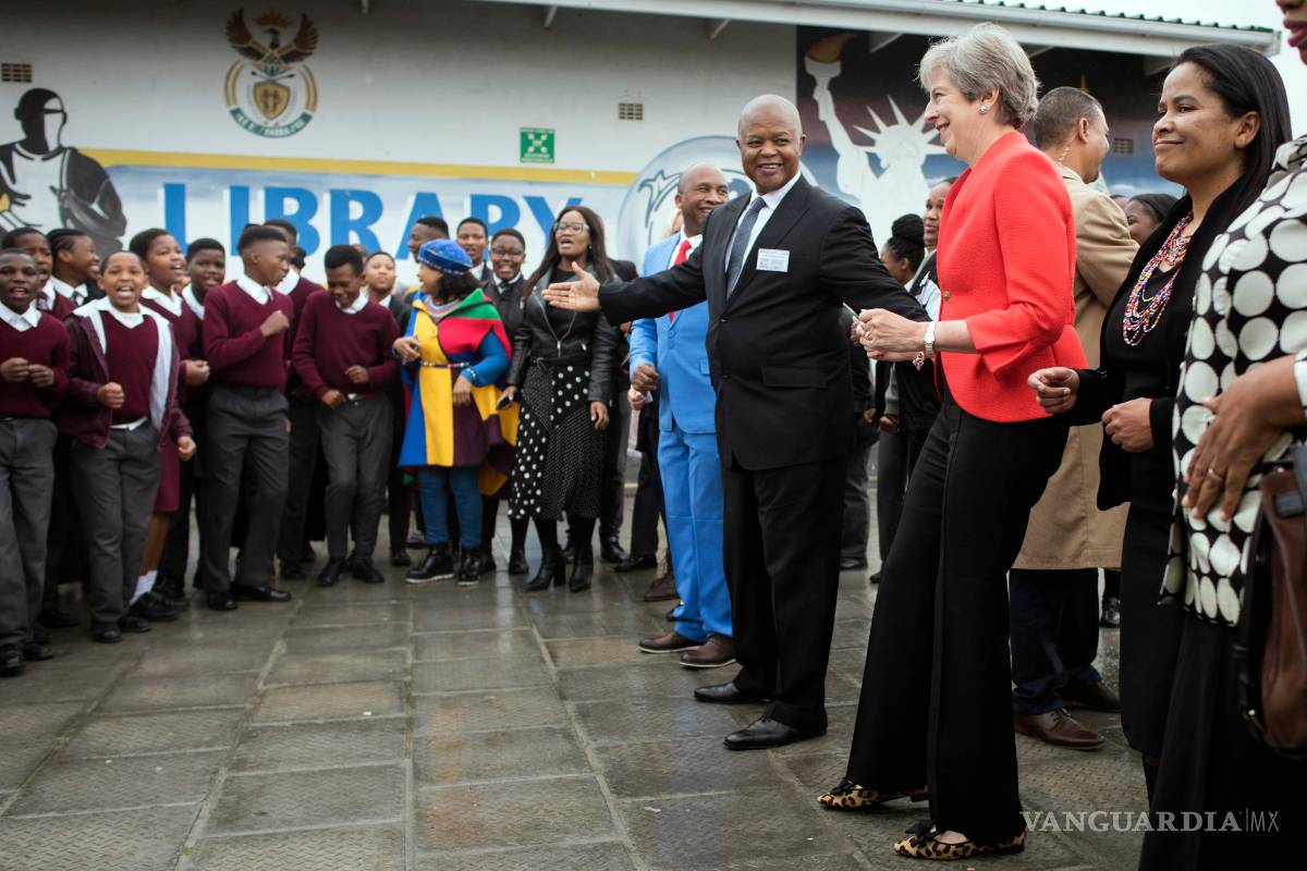 “Maybot", burlas por baile de la premier británica Theresa May en Sudáfrica