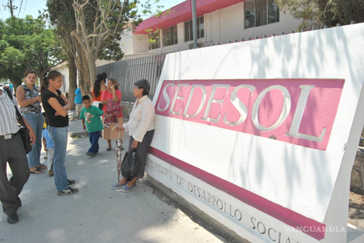 ‘Nos dieron atole con el dedo’