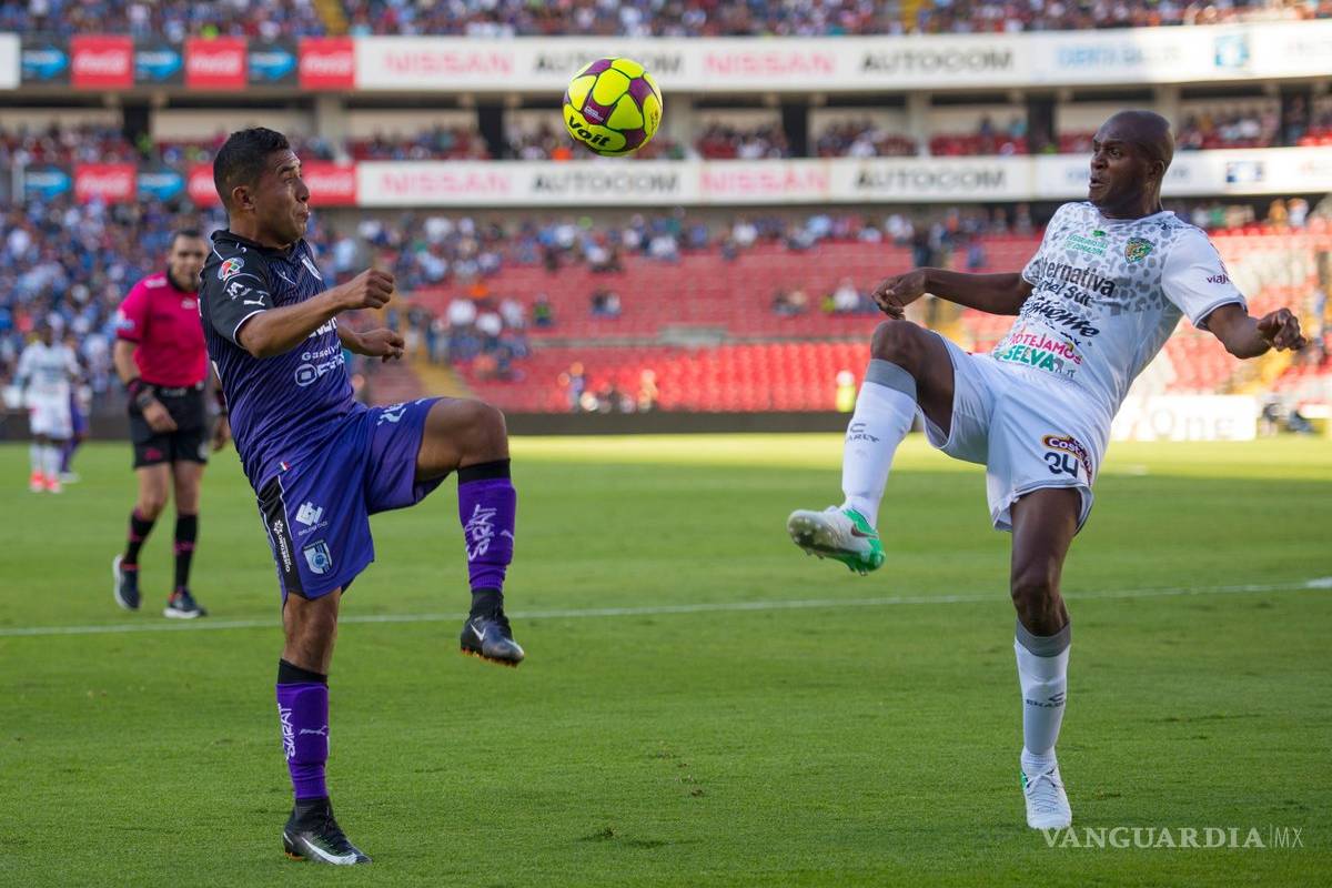Jaguares rescata empate ante Gallos Blancos