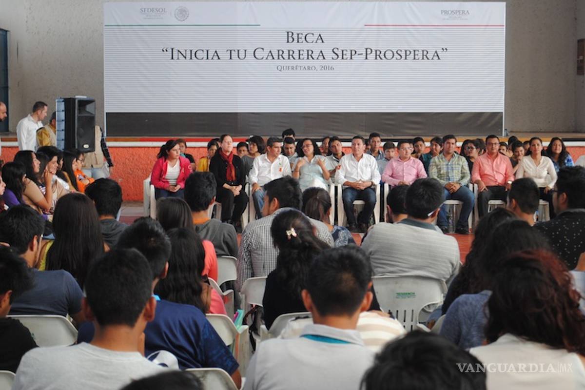 $!Detectan anomalías en entrega de becas Prospera con Peña Nieto