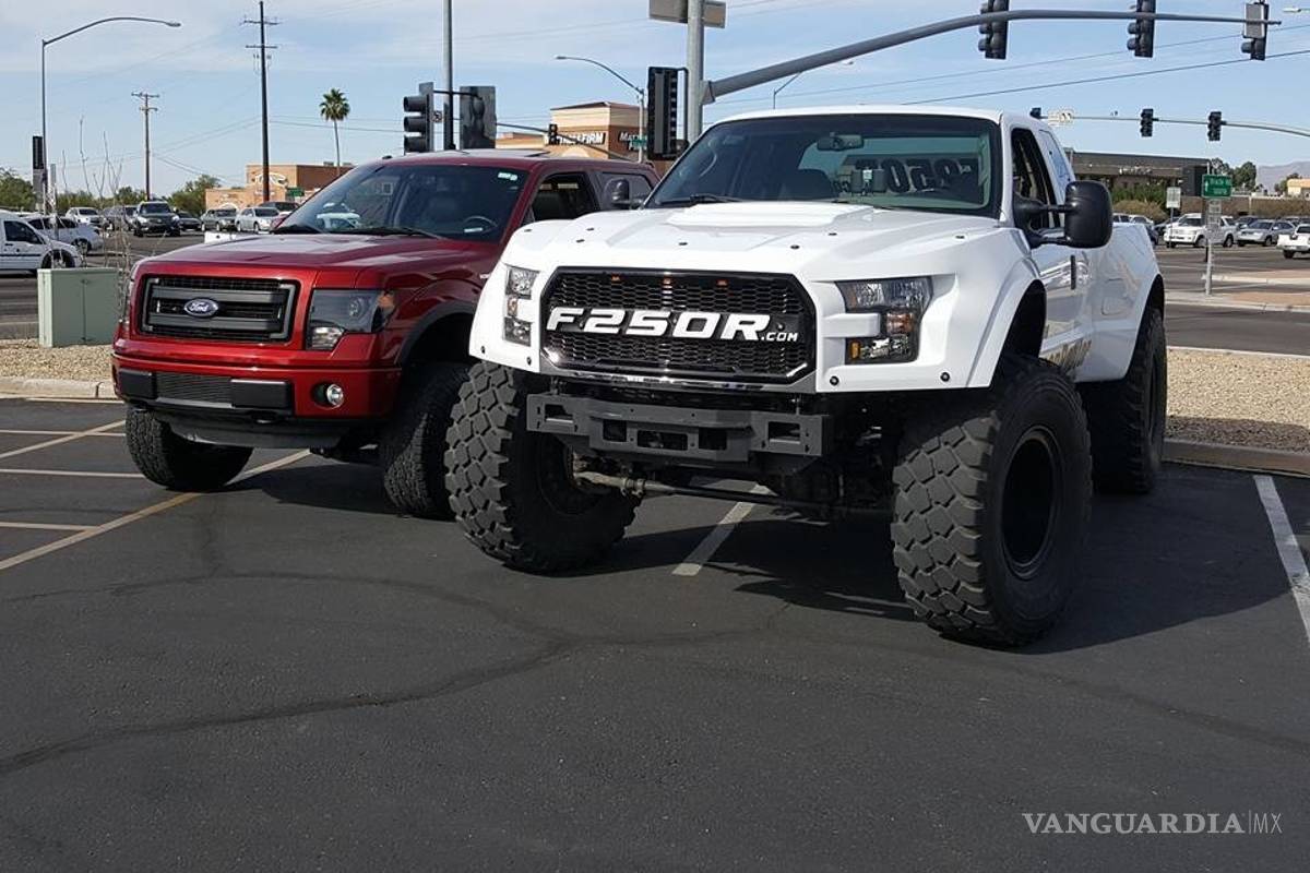 La Ford F-150 Raptor se queda 'chica' ante la MegaRaptor