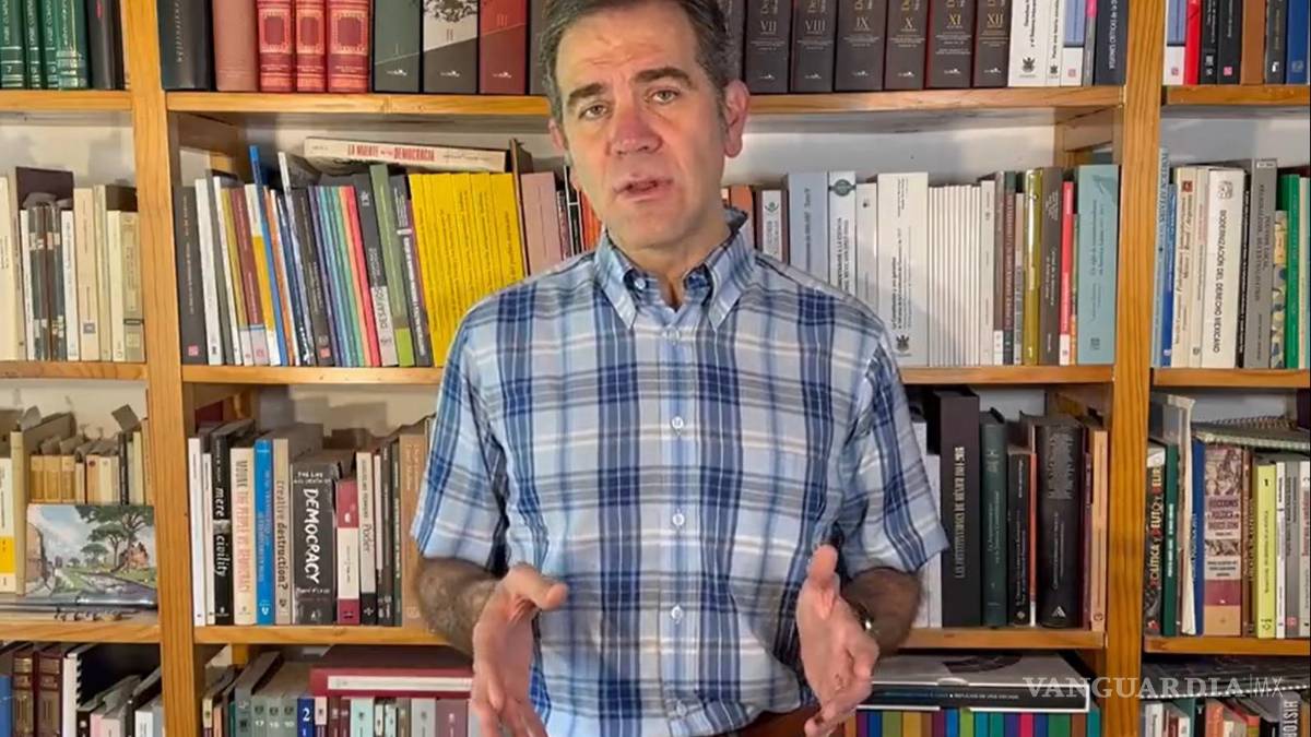 Exhorta Lorenzo Córdova a nuevos consejeros a resistir embates y a ejercer con independencia