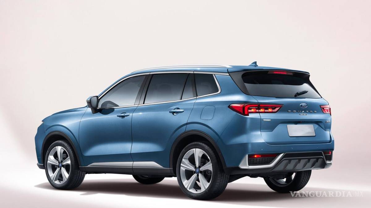 un suv que va por los demás de su categoría