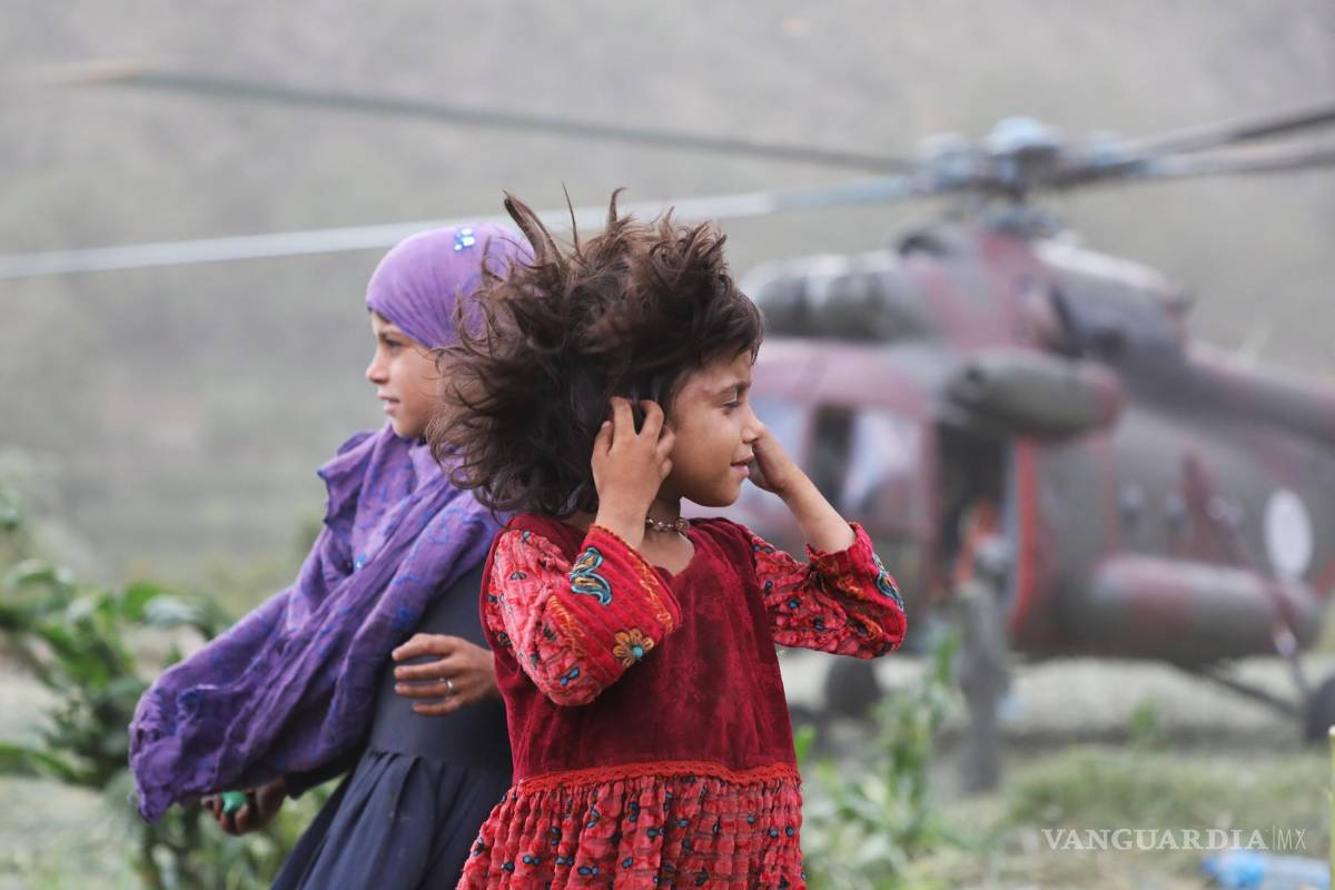 Tras terremoto en Afganistán, se niegan a ayudar a mujeres por normas talibanes