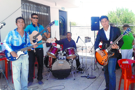 Música, baile y carcajadas altruistas