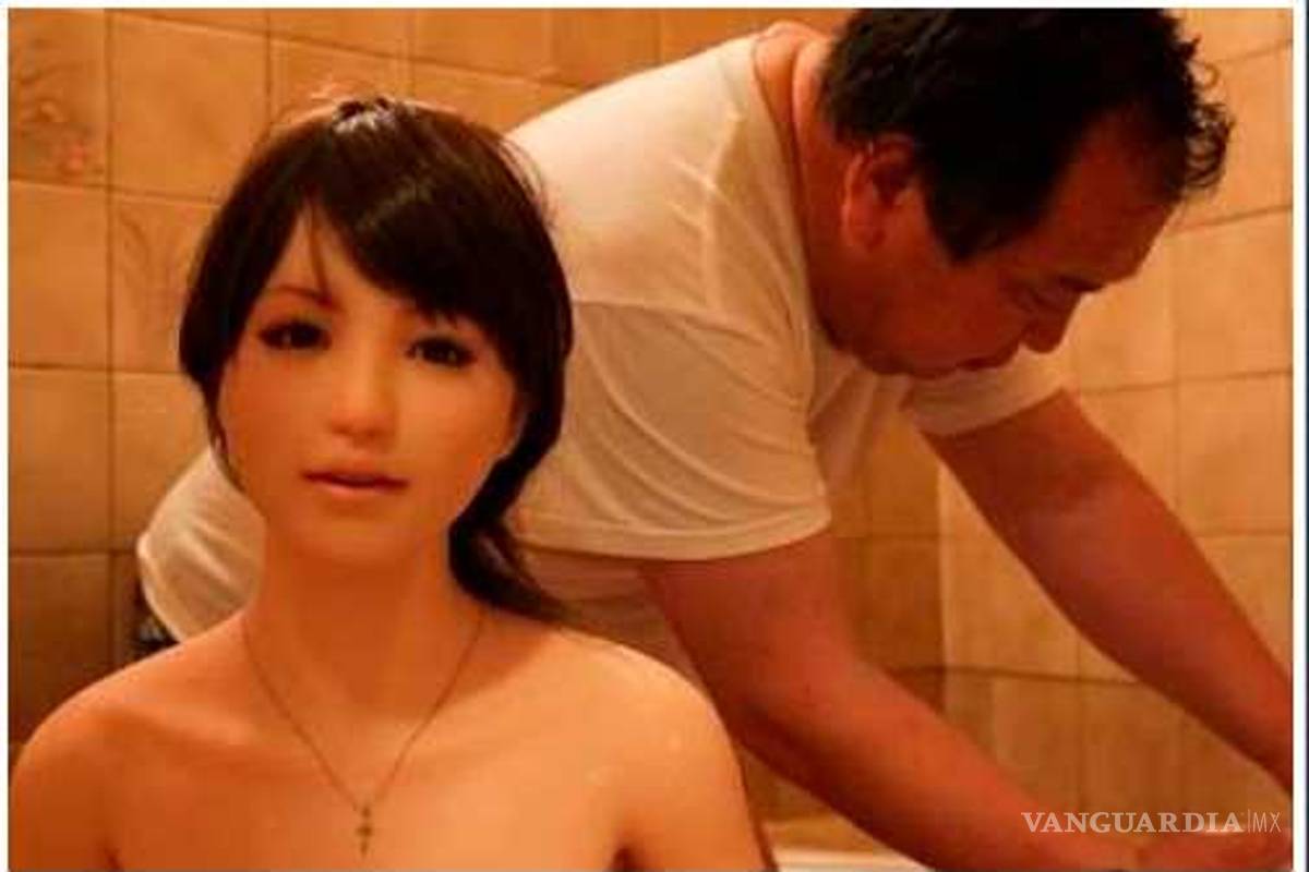 Japonés cambia a su esposa por una muñeca sexual