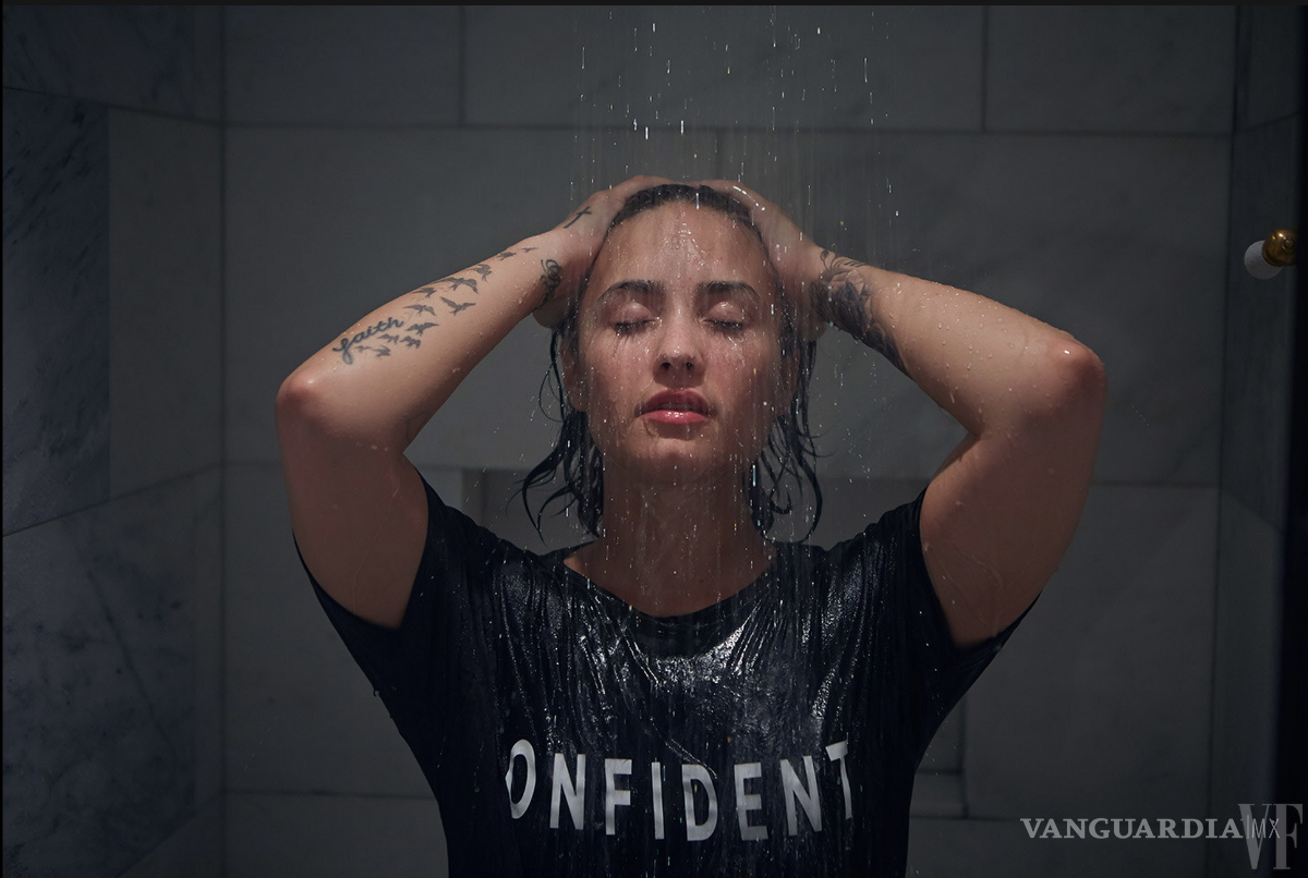 $!Demi Lovato hace un desnudo para Vanity Fair sin maquillaje ni photoshop.