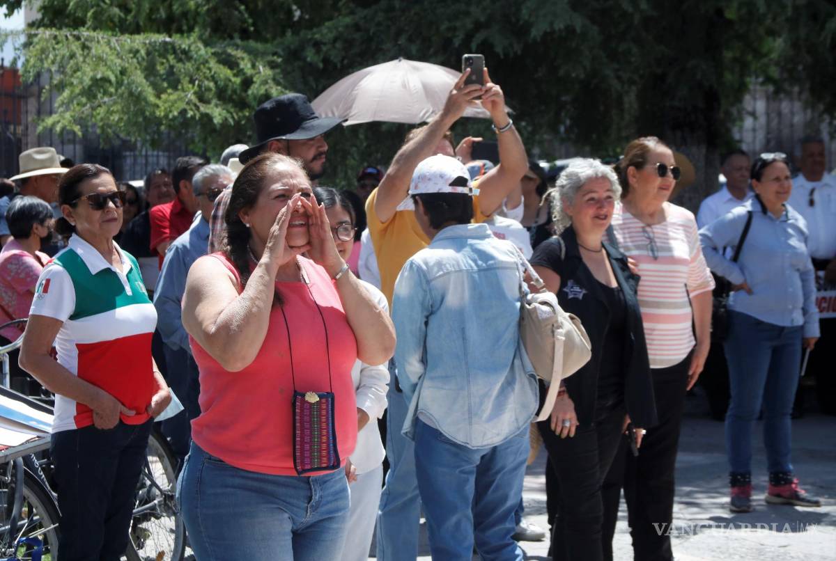 $!Sin médicos especialistas, sin medicamentos y con un servicio en declive, los asegurados han decidido salir a las calles para preguntar dónde quedaron sus aportaciones.