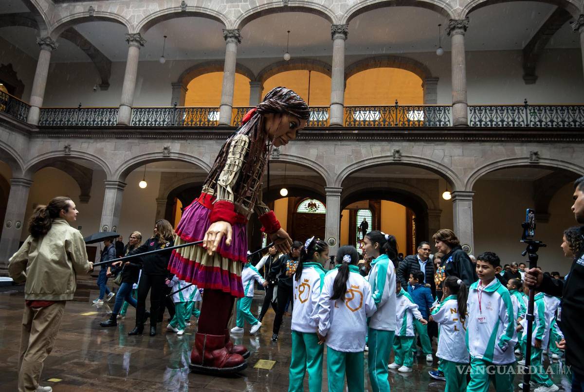 $!La marioneta Amal, se presenta en las instalaciones del Palacio de Gobierno de Nuevo León, en la ciudad de Monterrey (México).