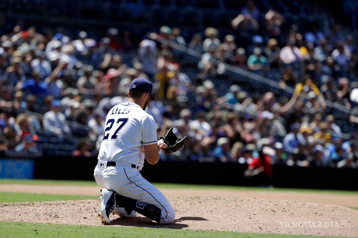 Jordan Lyles se queda a 5 outs del primer juego perfecto para San Diego