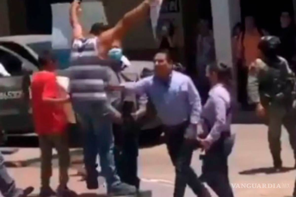 Silvano Aureoles empuja a maestro que le reclama por 'visita' a Aguililla en helicóptero (video)