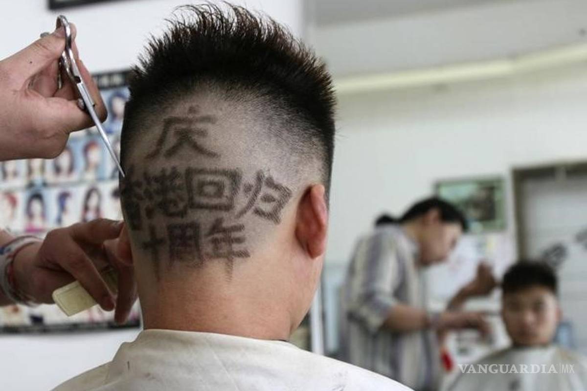Este barbero chino dibuja a famosos con tu pelo