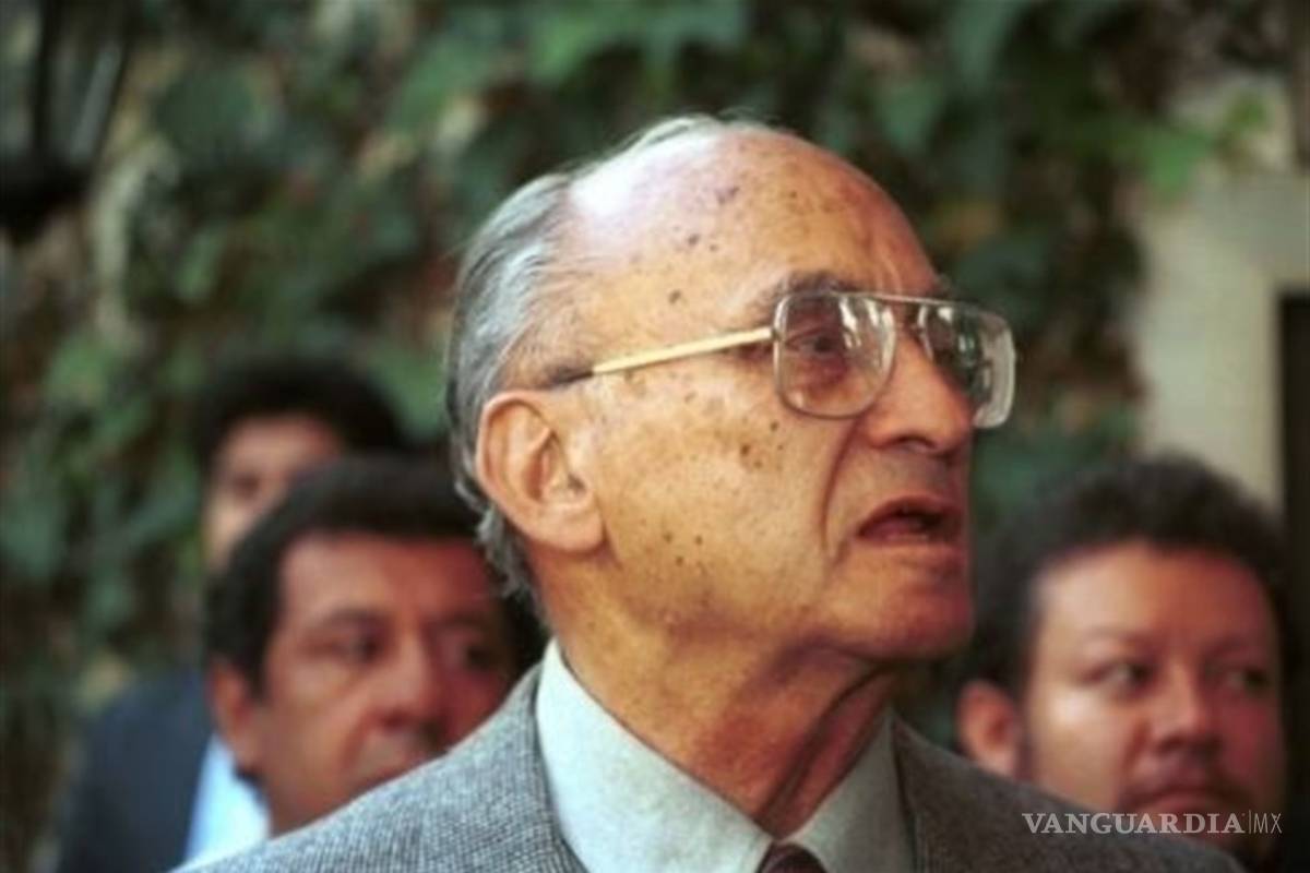 Luis Echeverría continuará hospitalizado; lo reportan estable