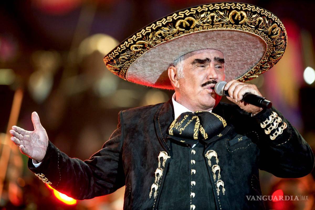 Vicente Fernández sigue movilidad en extremidades, según reporte médico