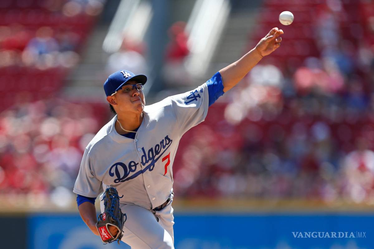 Julio Urías domina a los Cubs y llega a cuatro triunfos seguidos