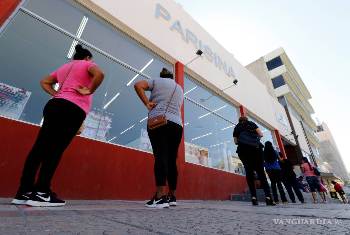 $!Comercios y calles de Saltillo lucen abarrotados en primer día de reactivación económica