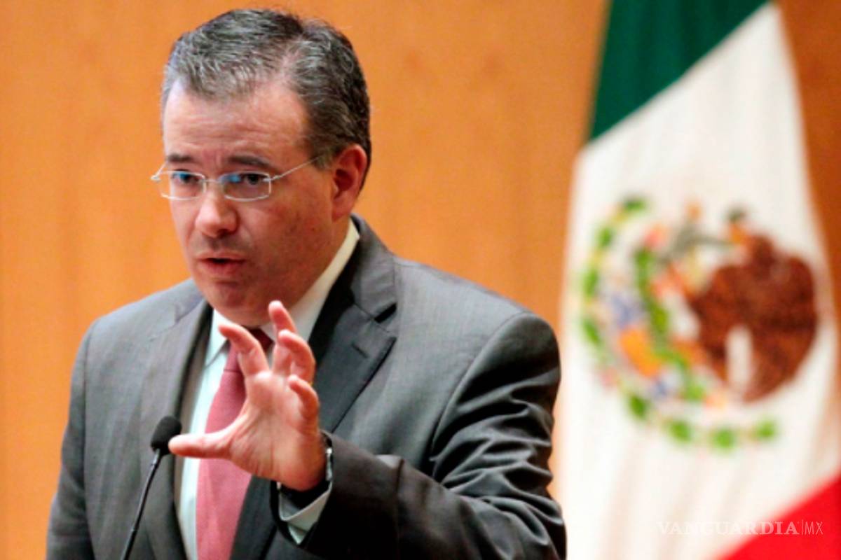 Gobernador de Banxico prevé depreciación del peso si reforman su ley