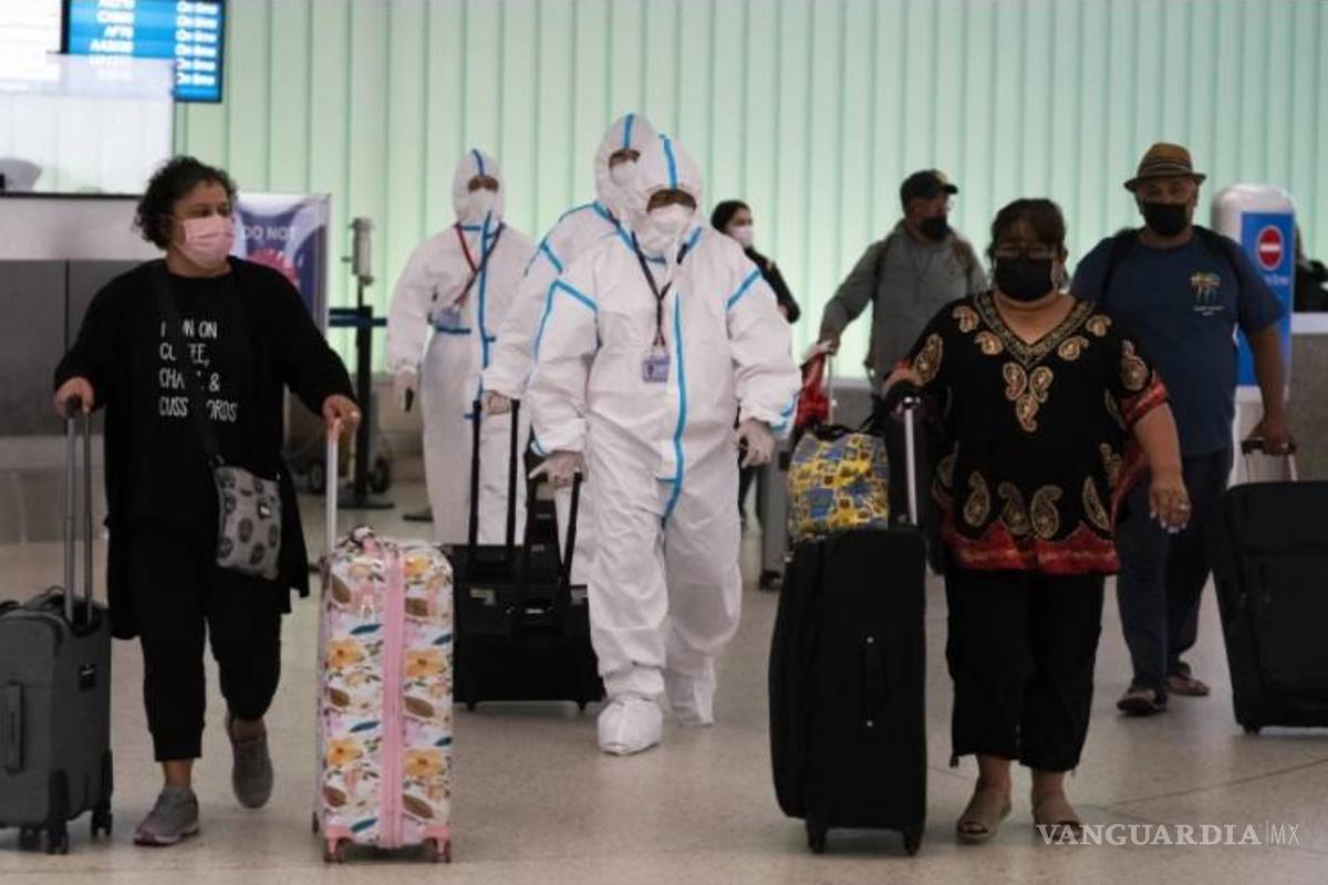 López-Gatell asegura que cerrar fronteras y cancelar vuelos no contendrá a ómicron