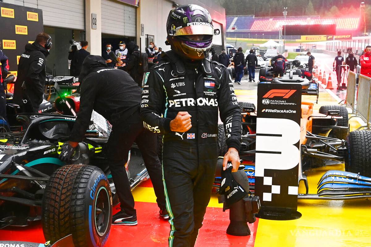 Hamilton consigue la 'pole' en Estiria; 'Checo' Pérez saldrá en el 17