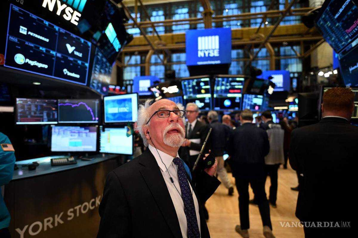 Se agravan temores por Covid-19 en mercados: Wall Street con su tercer peor día en la historia