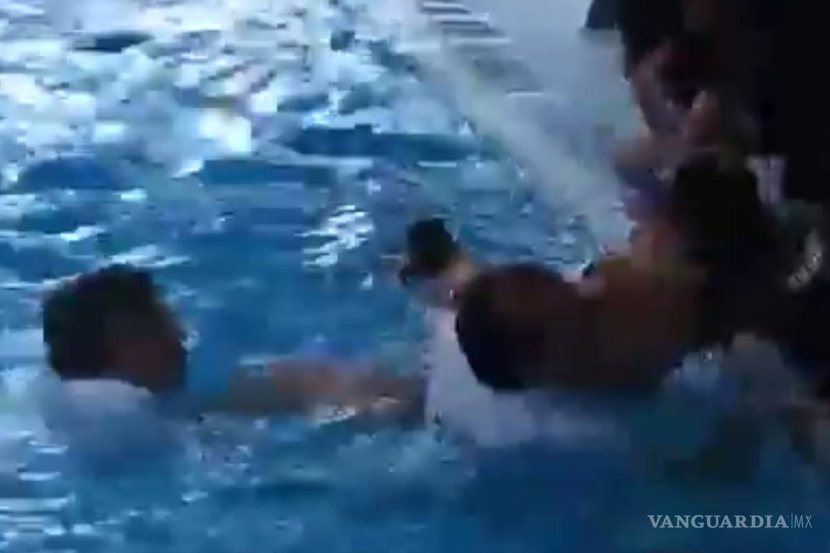 Clavadista mexicana se golpea con plataforma y cae inconsciente