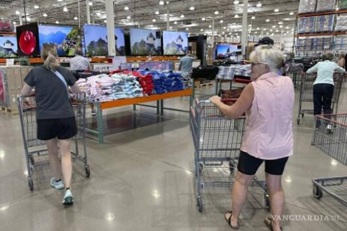 Afirma Universidad de Michigan que confianza del consumidor en EU cayó a mínimo histórico