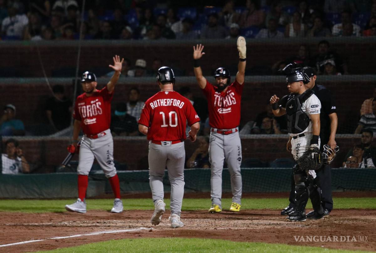 $!La quinta entrada vio a ambos equipos sumar dos carreras cada uno, con Junior Lake y Yermín Mercedes siendo claves para sus respectivos equipos.