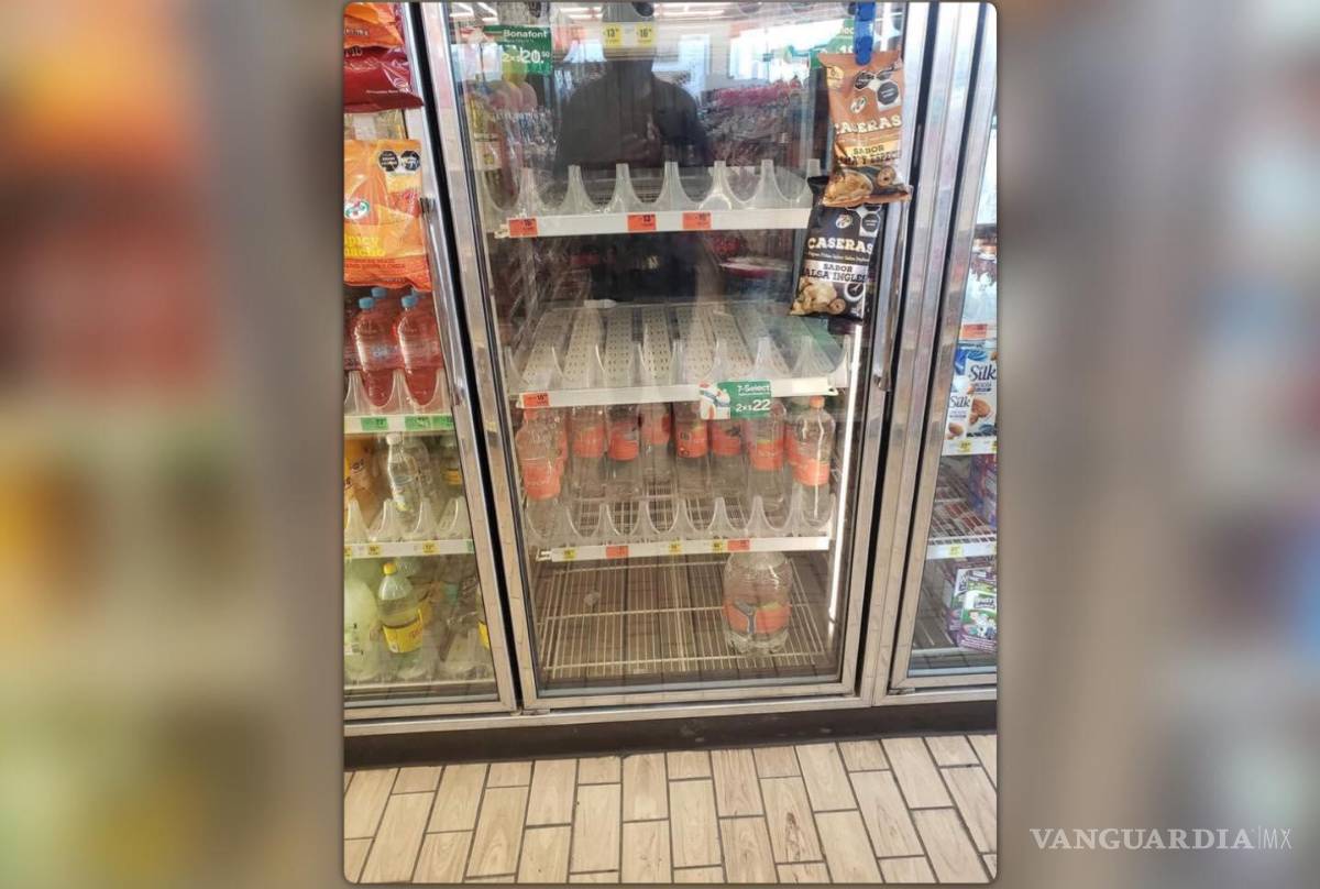 $!“Pero esta no sirve”; agua Bonafont es rechazada por indigente en plena escasez en Nuevo León (Video)