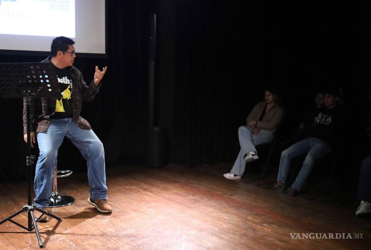 $!El escritor abordó diversos temas alrededor de la literatura que se está haciendo en la actualidad.