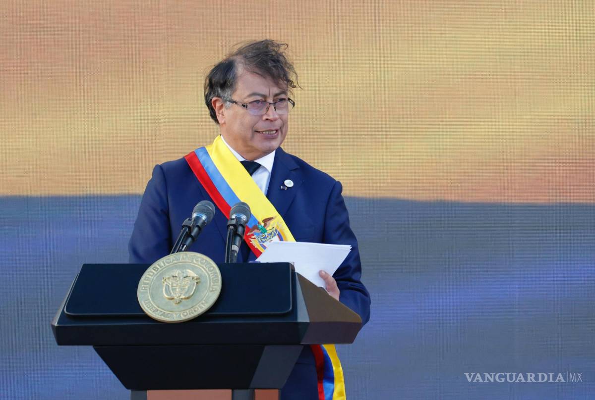 $!El presidente de Colombia, Gustavo Petro, pronuncia su discurso de investidura en la Plaza Bolívar de Bogotá, Colombia.