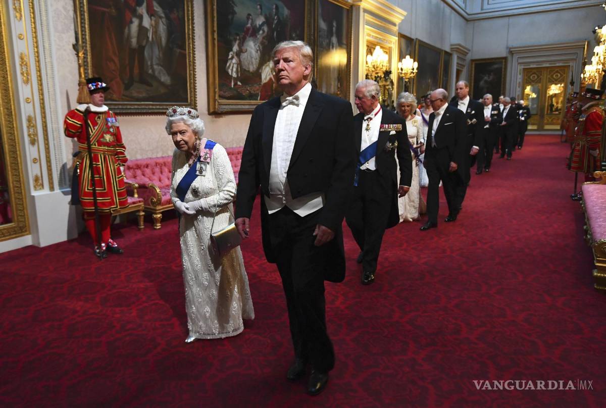 $!Imagen del 3 de junio de 2019, la reina Isabel II y el presidente de los Estados Unidos, Donald Trump en el Palacio de Buckingham en Londres.