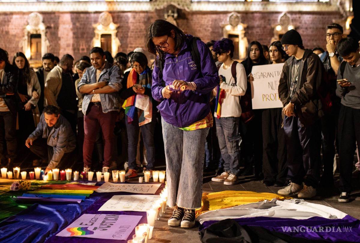 $!Cientos de personas se concentraron frente al Palacio de Gobierno de Aguascalientes para exigir justicia por el asesinato de Jesús Ociel Baena Saucedo.