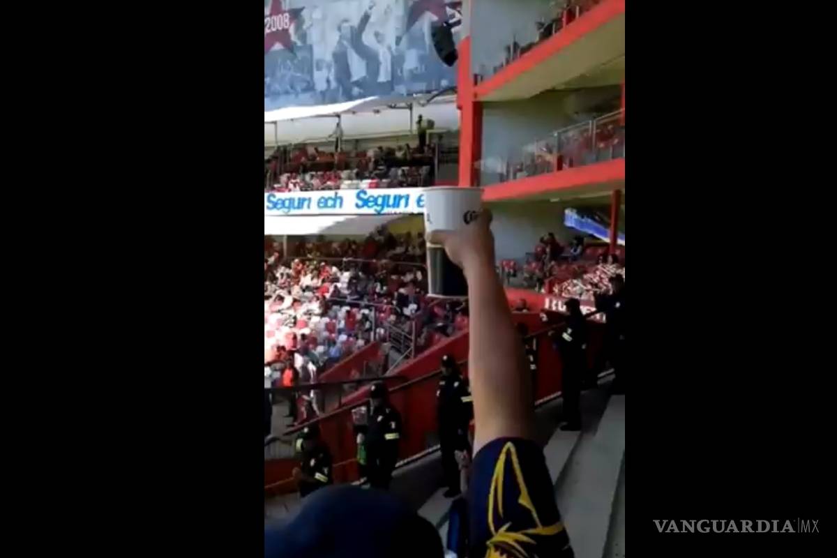 Dueño del Veracruz le regala cervezas a los aficionados que viajaron al Toluca