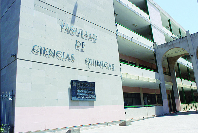 Charlan con estudiantes de CQ investigadores internacionales