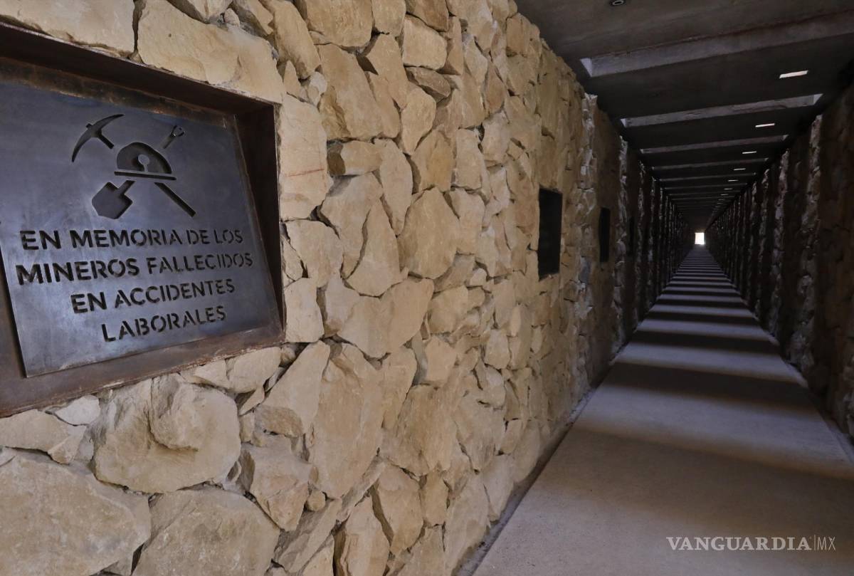 $!En el memorial que se construye a los mineros, sobresale una placa que refiere “accidentes” laborales, cuando muchos aseguran que no se trata de accidentes.
