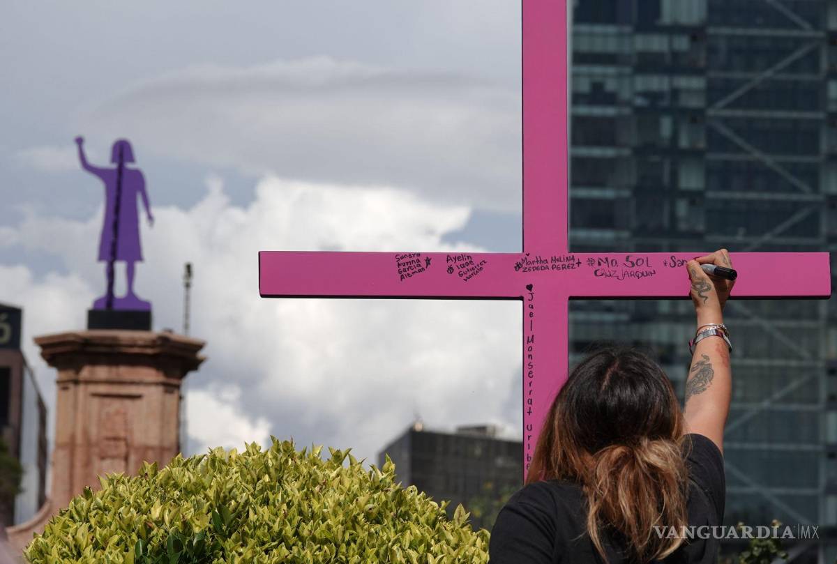 $!Colectivas, madres buscadoras y solidarias acudieron a la Glorieta de las Mujeres que Luchan para realizar la Jornada de “Siembra de memoria”.