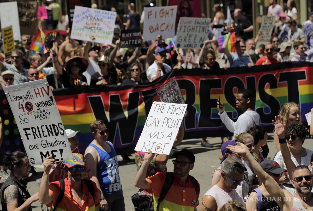 $!Manifestantes participan en la Marcha de Liberación Queer en Nueva York.